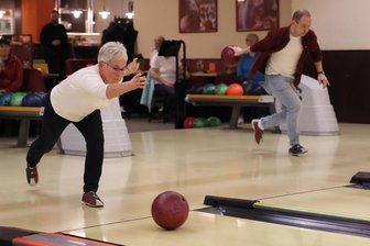 25. Neujahrsbowling in Schwarzenberg: „Freie Presse“ verlost Tickets für Sting und Nino de Angelo - Anett Schmidt aus Gelenau gehörte im vorigen Jahr zu den Teilnehmern beim Neujahrsbowling von „Freie Presse“. Das Traditionsturnier erlebt kommenden Sonntag seine 25. Auflage.