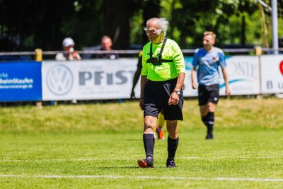 Hatte den Respekt der Jugend: Schiedsrichter Werner Ziebold.