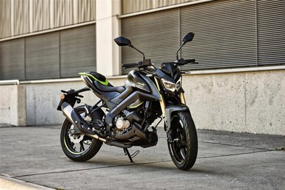 Das Leichtkraftrad SRK 125 S von QJMotor kann bereits mit Führerscheinklasse A1 gefahren werden.