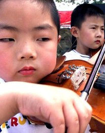 Chinesische Kinder sind besonders musikalisch.