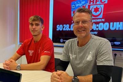 Erste größere Pressekonferenz von Lennert Möbius in Zwickau. Von FSV-Trainer Rico Schmitt gab es danach ein Lob.