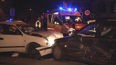 Bei diesen Verkehrsunfall auf der B 175 in Zwickau wurden am Sonntagfrüh fünf Menschen verletzt. 
