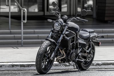 Allrounder für die Stadt: Die Kawasaki Eliminator 500 mit 48 PS. So viel Leistung reicht für viele im Alltag völlig aus.