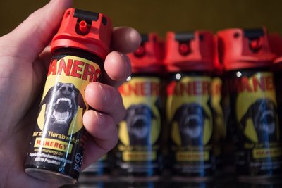 Mit Pfefferspray besprühte eine 13-Jährige einen Gleichaltrigen, der sie mit dem Taschenmesser bedroht hatte