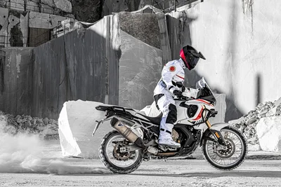 Luxuriöser Italiener: Die Reiseenduro LXP Orioli von MV Augusta wird von einem Dreizylindermotor angetrieben.