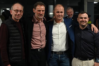Sportvorstand Jens Haustein (2.v.l.), hier neben Finanzvorstand Andreas Stark, Vereinspräsident Thomas Schlesinger und Fanvorstand Jörg Püschmann (v.l.), plant offenbar auch im Abstiegsfall mit Michael Tarnat als Sportgeschäftsführer.