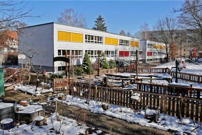 Die Kita Pfiffikus in Neuplanitz: Ein Gebäudeteil soll abgebrochen, der andere saniert werden. Foto: Andreas Kretschel