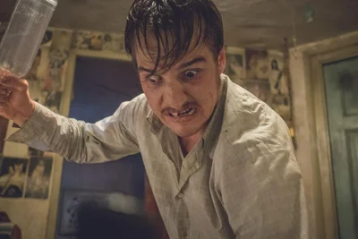 Das andere Extrem: Jonas Dassler als Hamburger Serienkiller Fritz Honka in "Der Goldene Handschuh".