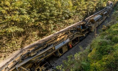 Ein "Bauzug" auf der Trasse der Erzgebirgsbahn im Bereich Marienberger Hüttengrund. 