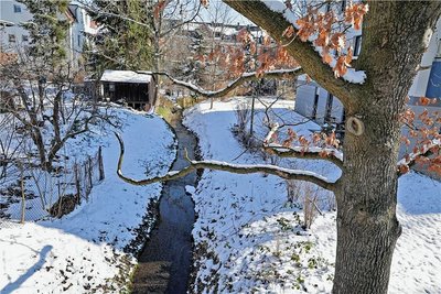 Der Marienthaler Bach wird zwischen Paulusstraße und Erntestraße renaturiert, auch als Schutz vor Hochwasser. 