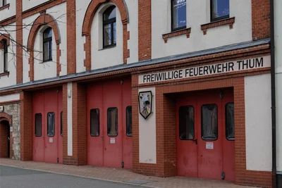 Das derzeitige Depot am Neumarkt in Thum soll auch nach Fertigstellung des Neubaus vorerst weiter genutzt werden. Vor allem durch die gemeinsame Jugendfeuerwehr.