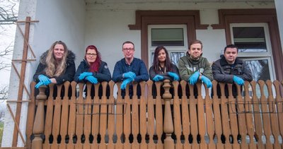 Mitarbeiter des Frankenberger Millcura-Pflegedienstes gingen schon im März freiwillig in Quarantäne, um dort die ihnen anvertrauten Patienten zu betreuen. Im Bild (von links): Claudia Billig, Katrin Gruner, Marc Plihal, Jessica Aurich, Tim Allers und Pierre Flemming. 