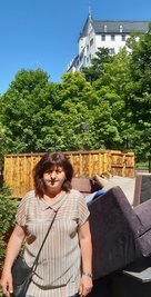 Hauseigentümerin Hanna Bohn ließ nun per Großcontainer den Müll entsorgen, den "Problemmieter" hinterlassen hatten. 