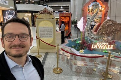 Jens Kieselstein in Neu-Delhi am Flughafen.