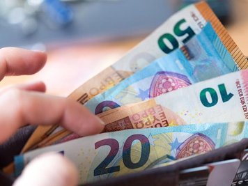 Auch mehr als 30 Jahre nach der Wiedervereinigung müssen viele Menschen in Ostdeutschland mit deutlich geringeren Renten kalkulieren als im Westen.