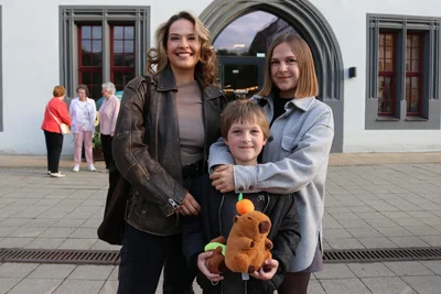 Wiedersehen macht Freude: Jewgenija Savinkina (r.) mit Sohn Mark und ihrer Freundin Natalia Willot.