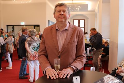 Voller Vorfreude auf die neue Spielzeit: Jens Helmrich aus Jena ist Stammbesucher im Zwickauer Gewandhaus.