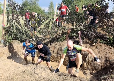 Beim Erz X Cross in Mildenau dürfte es ähnlich zugehen wie hier bei einem Hindernislauf in einem alten Tagebau am Markkleeberger See. 