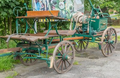 Diese Kutsche geriet am Sonntag in Schönfeld bei Annaberg-Buchholz außer Kontrolle und kippte um. Ein Mensch starb.