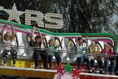 Das Fahrgeschäft, als Scheibenwischer bekannt, ist besonders bei jungen Festbesuchern beliebt. 