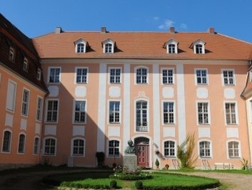 Schloss Reichstädt ist seit 1998 wieder Schönbergscher Besitz und wurde saniert.