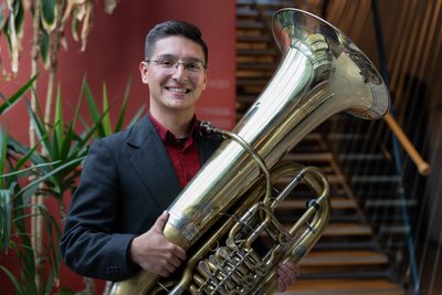 Diego Stine aus den USA gewann den Instrumentalwettbewerb auf einer Tuba von B & S.