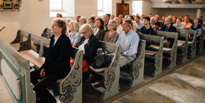 Der Familienverband der Schönbergs ist weit verzweigt. Einige Vettern und Cousinen leben auch in Schweden, Kanada und Australien. Das Bild entstand 2014 zum Familientreffen in der Kirche Pfaffroda.