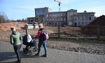 Noch sieht es nicht wohnlich aus. Aber ab Mitte 2024 sollen im Kulturpalast Rabenstein dutzende Wohnungen bezogen werden können. 