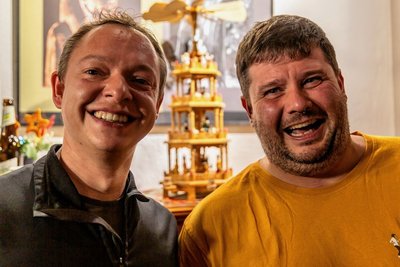 Mit dabei in der Alten Brauerei: die Freunde Martin Dreher (links) aus Leipzig und Michael Nitzschmann aus Leverkusen. Beide stammen aus Annaberg-Buchholz. 