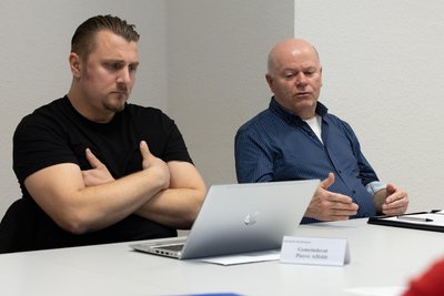 Befürworter: Die Gemeinderäte Pierre Affeldt (links) und Mathias Otto (beide Zukunft für Bad Brambach) waren für das ausgehandelte Papier einer möglichen Eingemeindung nach Bad Elster.