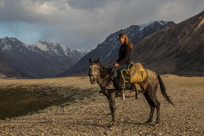 Priska Seisenbacher auf ihrer abenteuerlichen Reise durch den Pamir.