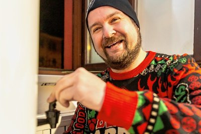 Frank Leonhardt versorgte die Gäste mit Glühwein. 