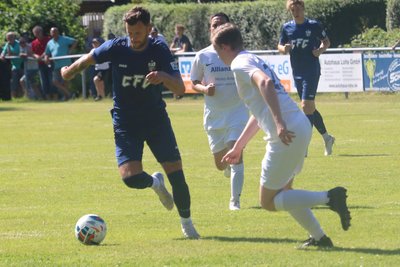 Dejan Bozic (l.) traf für den CFC gegen den Hartmannsdorfer SV zweimal.