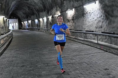 Der Schwarzenberger Edelweißlauf führte 2017 durch den alten Tunnel. Bei den Frauen siehte Lydia Schneider.