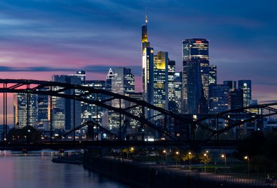 Banken-Skyline in Frankfurt: In "Cum-Cum"-Geschäfte sind viele Banken verwickelt. (Archivbild)