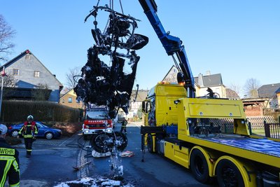 Ein Leichtfahrzeug geriet am Freitagmorgen in Lauter in Brand.