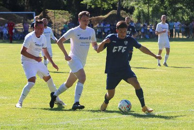 CFC-Kicker Maurizio Grimaldi (r.) setzt sich in dieser Szene durch.