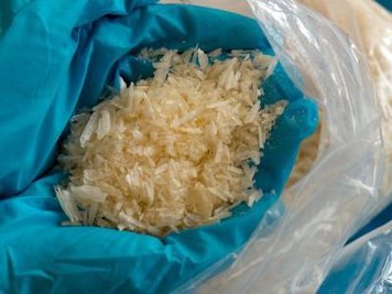 Sichergestelltes N-Methylamphetamin, auch Meth oder Crystal genannt.