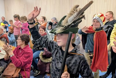 Mit dem Märchen „Schneewittchen" begeisterte die 4b das Publikum.