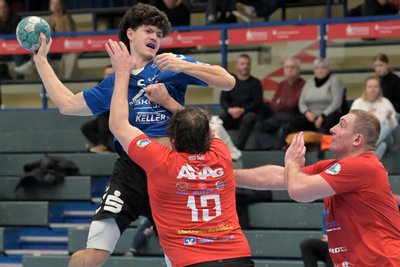 Maurice Kriegel und das Auer Juniorteam zerren zwar an den Ketten. Doch der Aufsteiger tut sich in der Regionalliga nach wie vor schwer.