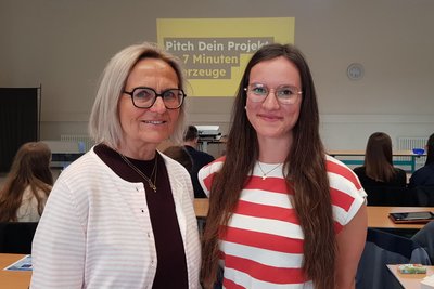 Die Lehrerinnen Steffi Röder und Charlotte Will begleiten das Projekt.