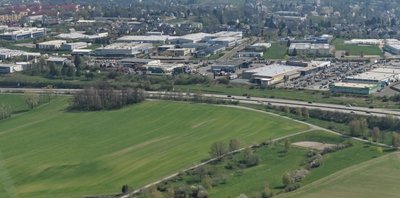 Westlich der A72 sollen Felder neuen Fabriken weichen. 