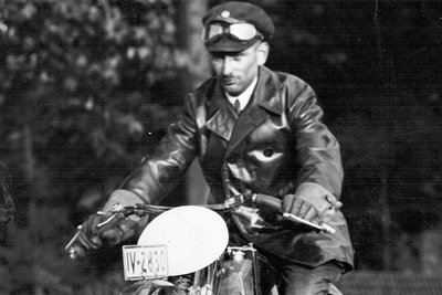 DKW-Fabrikfahrer Hans Sprung wurde 1927 in der Klasse bis 175 ccm Deutscher Meister.