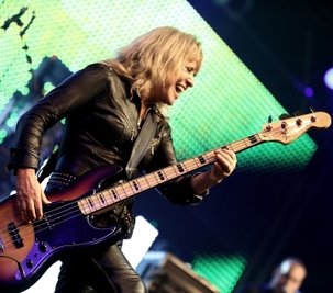 Suzi Quatro will am 4. September ihr zweimal verschobenes Konzert nachholen. 