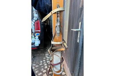 Die Skibindungen bezog Müller Ski bis in die sechziger Jahre von der Riesaer Firma Stratos.