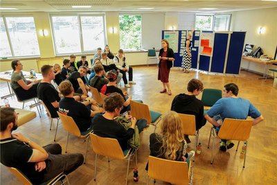 16 Jugendliche und Mitarbeiter von „Bunter Post“, „off is“ und Streetworker-Projekt haben Ideen entwickelt, wofür das Geld des Bürgerhaushalts sinnvoll eingesetzt werden kann.