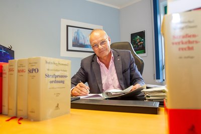 Rechtsanwalt Herbert Posner kritisiert das Vorgehen der Staatsanwaltschaft.