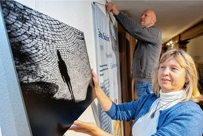 Tabea Waldmann, Chefin der Telefonseelsorge Vogtland, ist Mitveranstalterin der am Mittwoch öffnenden Ausstellung, die sich der Suizidprävention widmet. Sie wird begleitet von sieben Themenabenden.
