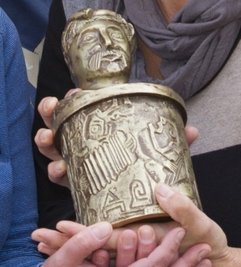 So sieht der Folkmusik-Preis "Eiserner Eversteiner" aus.