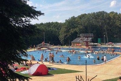 An den schönen Sommertagen dieses Jahres hat das Sommerbad Rußdorf bisher insgesamt um die 16.000 Besucher angezogen. In der kompletten Saison 2020 waren es rund 26.000 Badegäste.